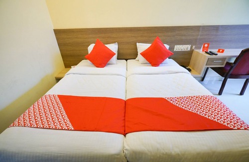 Shenoys Hotel | OYO 3633 Nanda Inn