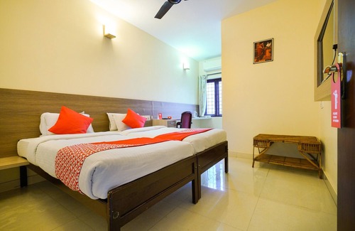 Shenoys Hotel | OYO 3633 Nanda Inn