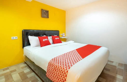 Surabaya Hotel | OYO 3782 Gunung Anyar