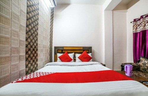 Bullawala Hotel | OYO 37914 Hotel Kalindi