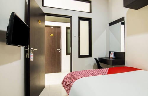 Karawang Hotel | OYO 3826 Columbus Residence K11