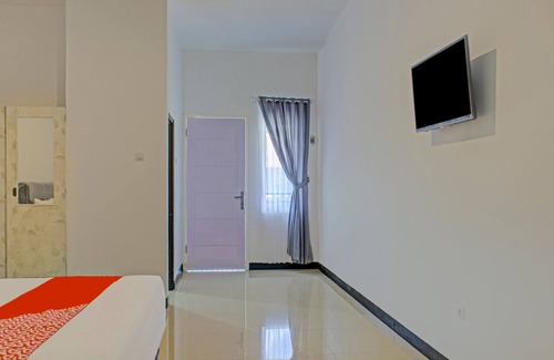 Cilacap Hotel | OYO 3841 Wisma 25