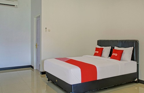Cilacap Hotel | OYO 3841 Wisma 25