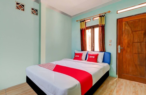 Ciater Hotel | OYO 3879 Villa Sari Intan