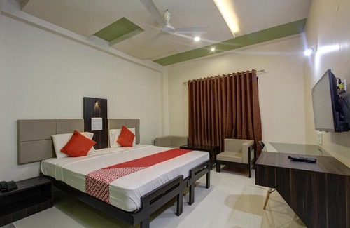 Sirsi Hotel | OYO 39568 Alekha Gateway