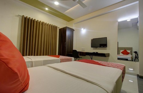Sirsi Hotel | OYO 39568 Alekha Gateway
