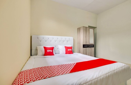 West Cirebon Hotel | OYO 3972 Simega Residence
