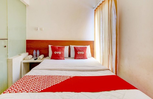 Sedati Hotel | OYO 3995 Airport Village Juanda