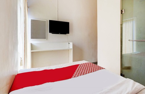 Sedati Hotel | OYO 3995 Airport Village Juanda