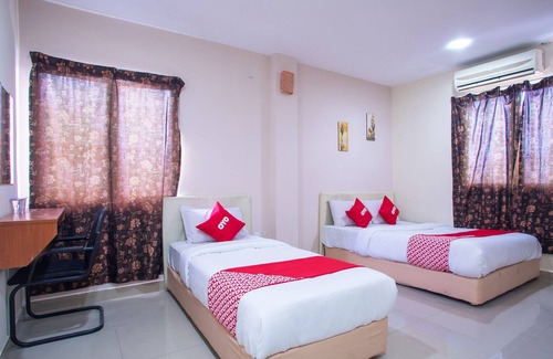 Taman Dusun Nyior Hotel | OYO 44010 Royals Star Hotel
