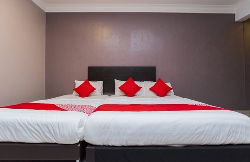Taman Johor Jaya Hotel | OYO 44027 Golden Horse Hotel