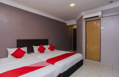 Taman Johor Jaya Hotel | OYO 44027 Golden Horse Hotel