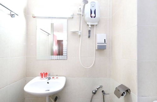 Seri Kembangan Hotel | OYO 502 Midah Inn Puchong