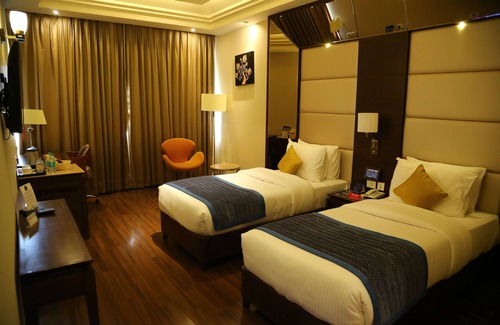 Sector 5 Hotel | OYO 552 Hotel The Cove