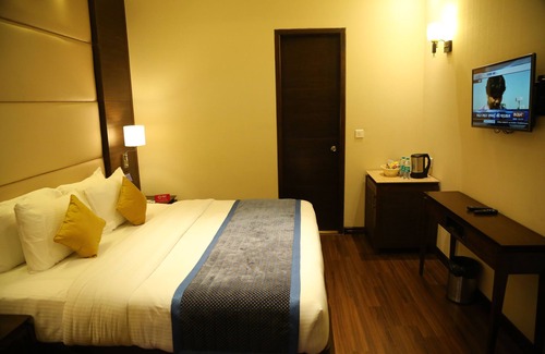Sector 5 Hotel | OYO 552 Hotel The Cove