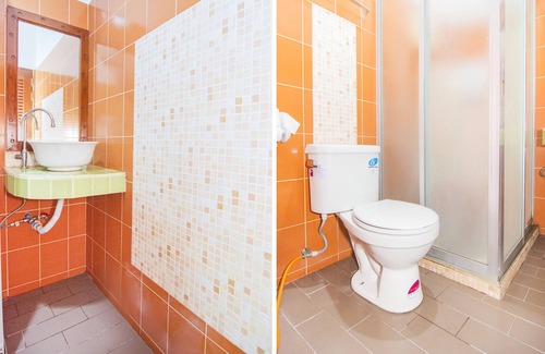Khlong Wan Hotel | OYO 561 Kor Wanburi