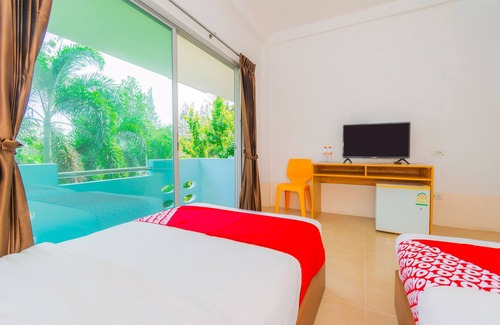 Prachuap Khiri Khan Hotel | OYO 614 Koh Lak Resort