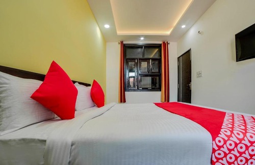 Rajouri Garden Hotel | OYO 68069 Metro VIew