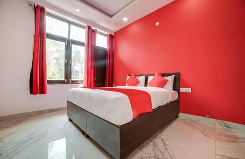 Rajouri Garden Hotel | OYO 68069 Metro VIew