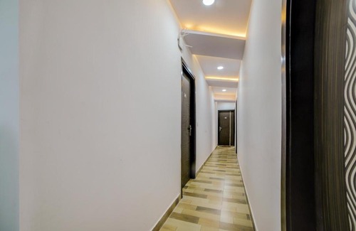 Rajouri Garden Hotel | OYO 68069 Metro VIew