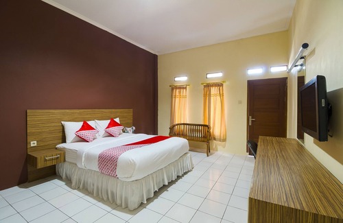 Sukabumi Hotel | OYO 688 Grand Pakidulan Hotel