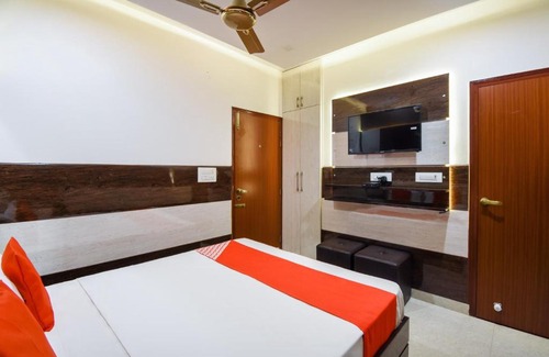Zirakpur Hotel | OYO 70744 Hotel Atharv