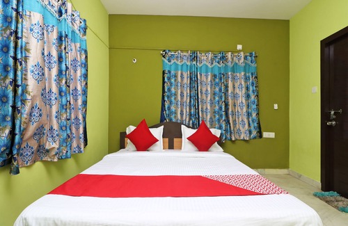 Bhowanipore Hotel | OYO 7111 Fanindra Guest House