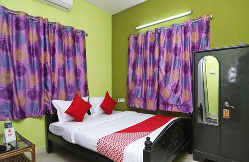 Bhowanipore Hotel | OYO 7111 Fanindra Guest House