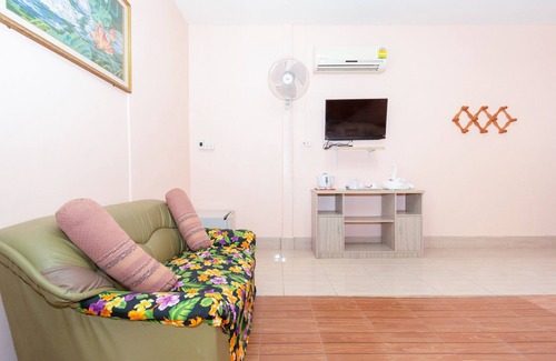 Phetchaburi Hotel | OYO 712 Baandin Resort