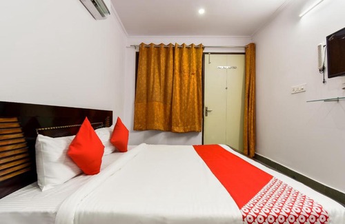 Pahalgam Hotel | OYO 71885 Pine Cliff Resort