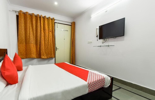Pahalgam Hotel | OYO 71885 Pine Cliff Resort