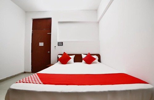Pahalgam Hotel | OYO 71885 Pine Cliff Resort