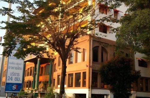 Bang Rak Phatthana Hotel | OYO 75466 -13 Coins Bang Yai Hotel