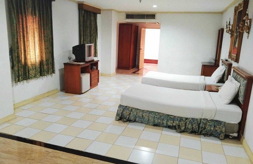Bang Rak Phatthana Hotel | OYO 75466 13 Coins Bang Yai Hotel