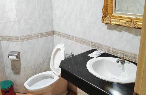 Bang Rak Phatthana Hotel | OYO 75466 13 Coins Bang Yai Hotel