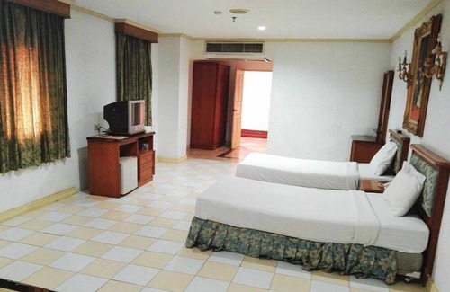 Bang Rak Phatthana Hotel | OYO 75466 13 Coins Bang Yai Hotel