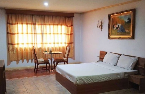 Bang Rak Phatthana Hotel | OYO 75466 13 Coins Bang Yai Hotel