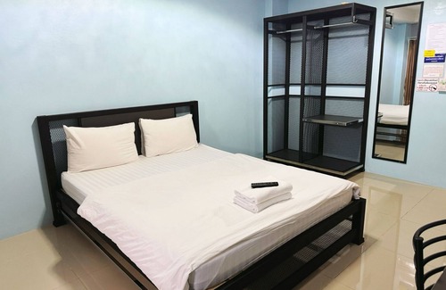 Suphan Buri Hotel | OYO 75506 Ratchapruek Apartment Suphanburi