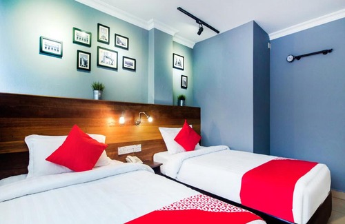 Chinatown Hotel | OYO 761 City Hotel