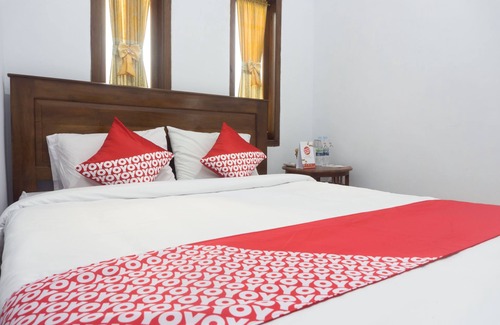 Pacitan Hotel | OYO 801 Hansa Homestay