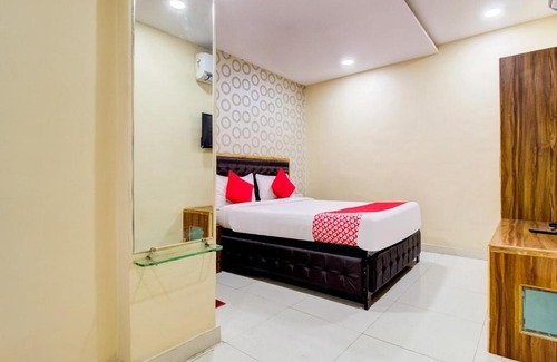 Manmad Hotel | OYO 81625 Hotel Radhika