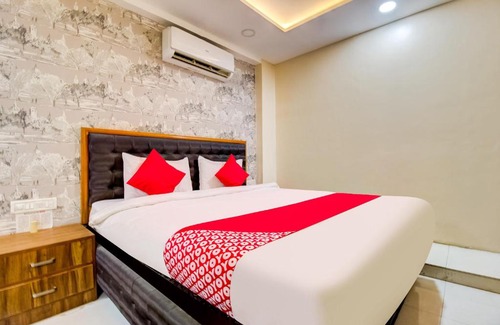 Manmad Hotel | OYO 81625 Hotel Radhika
