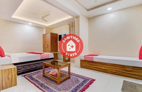 Manmad Hotel | OYO 81625 Hotel Radhika