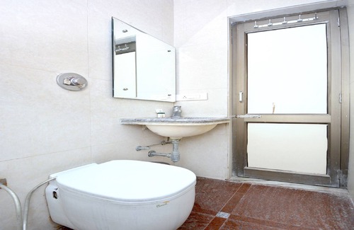 Karnal Hotel | OYO 8361 Leela Residency
