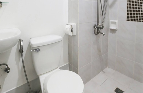 Palanan Hotel | OYO 893 Dian Suites Makati