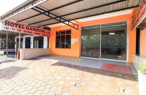 Kretek Hotel | OYO 90034 Hotel Gandung Yunior