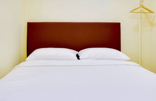 Taman Cendana Hotel | OYO 90090 Roselyn Inn 2