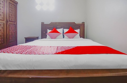 Mampang Prapatan Hotel | OYO 90094 Gayatri Residence