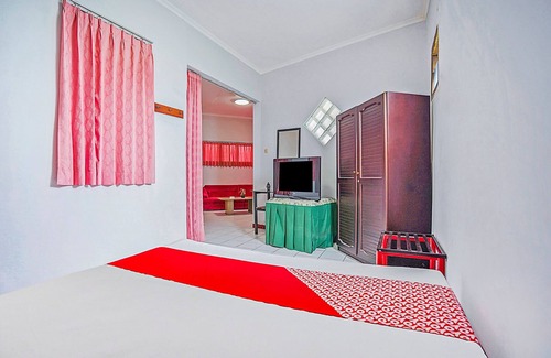 Tretes Hotel | OYO 90132 Lie Mas Hotel
