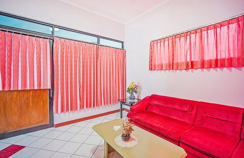 Tretes Hotel | OYO 90132 Lie Mas Hotel